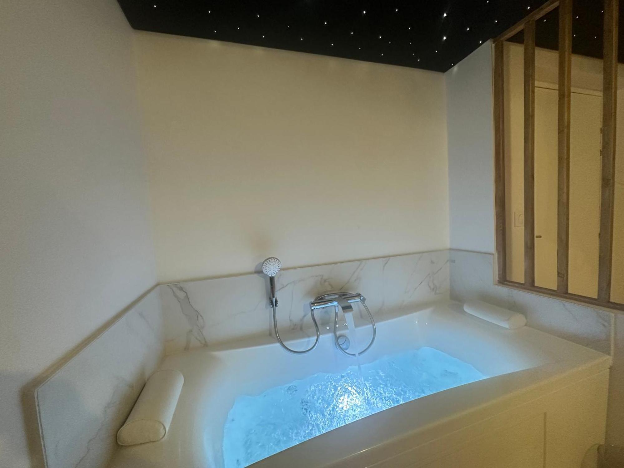 Le Spa Etoile - Baignoire Balneo Et Sauna Privatif Mont-de-Marsan Ngoại thất bức ảnh